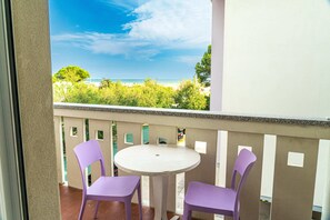 Outdoor dining - Beautiful flat with sea view in Bibione (Bibione)