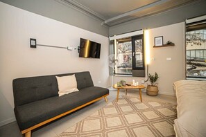 TV, offices - Huelén | A Collector’s Piece in the Neighborhood (Providencia)