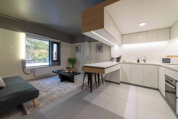 Microwave, oven, stovetop, coffee/tea maker