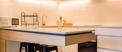 Microwave, oven, stovetop, coffee/tea maker