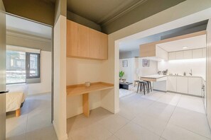 Desk, iron/ironing board, WiFi, bed sheets