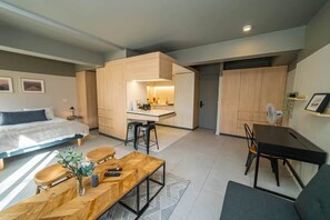 Desk, iron/ironing board, WiFi, bed sheets - Serene space near everything in Providencia (Providencia)