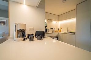 Fridge, microwave, oven, stovetop - Serene space near everything in Providencia (Providencia)