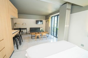 Desk, iron/ironing board, WiFi, bed sheets - Serene space near everything in Providencia (Providencia)