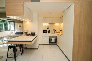 Fridge, microwave, oven, stovetop - Serene space near everything in Providencia (Providencia)