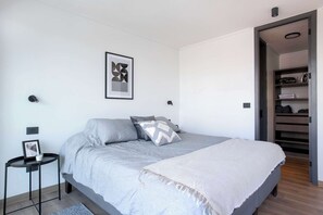 2 habitaciones, tabla de planchar con plancha, wifi y ropa de cama 