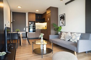 TV, offices - Chic & Spacious 2BR Retreat Steps from Metro (Santiago)