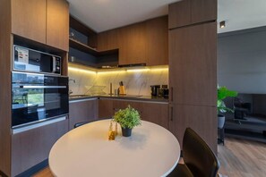 Fridge, microwave, oven, stovetop - Chic 1BR near Museum & Metro - El Golf Area (Santiago)