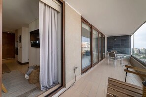 2 bedrooms, iron/ironing board, WiFi, bed sheets - Manquehue comfortable and exceptional lodging (Las Condes)