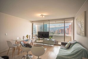 TV - Park & ShopChic 2BR sleeps 6 Las Condes (Las Condes)