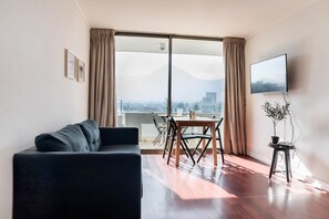 TV, offices - Exclusive accommodation in Kennedy area (Las Condes)