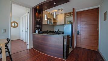 Coffee/tea maker, fridge, microwave, oven
