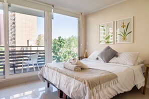 Tabla de planchar con plancha, wifi y ropa de cama 