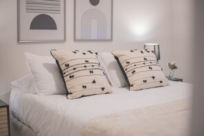 1 bedroom, iron/ironing board, WiFi, bed sheets - scape to the heart of the city with a great views (Santiago)