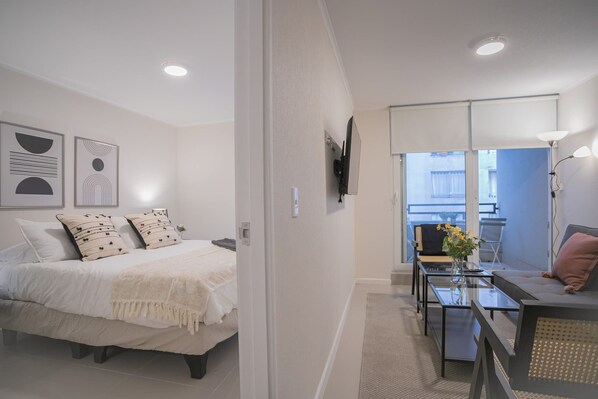 1 bedroom, iron/ironing board, WiFi, bed sheets - scape to the heart of the city with a great views (Santiago)