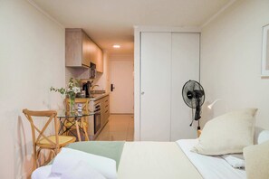 Iron/ironing board, WiFi, bed sheets