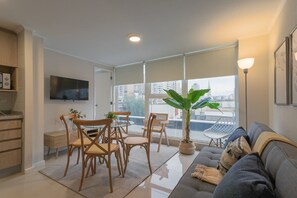 TV, offices - Live Santiago From A Studio (Santiago)