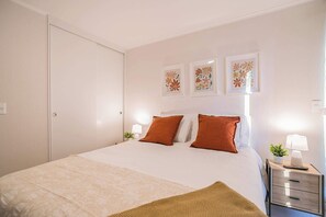 مكواة/لوح كي وواي فاي وملاءات أسرّة