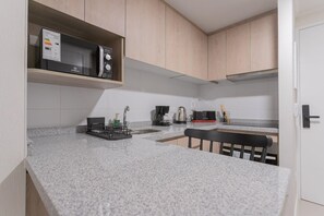 Fridge, microwave, oven, stovetop - Explore the best of Santiago from our home (Santiago)