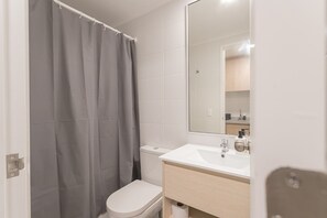 Shower, hair dryer, towels - Relax and Enjoy the Best of Stgo Centro (Santiago)