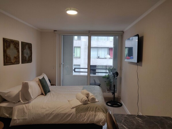 Iron/ironing board, WiFi, bed sheets