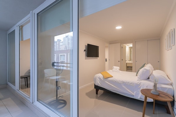 1 bedroom, iron/ironing board, WiFi, bed sheets - Your Urban Oasis 1BR in Downtown Santiago (Santiago)