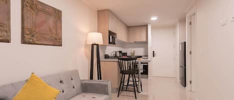 Una televisión, una oficina