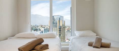 2 bedrooms, desk, iron/ironing board, WiFi