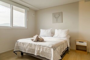 1 bedroom, desk, iron/ironing board, WiFi