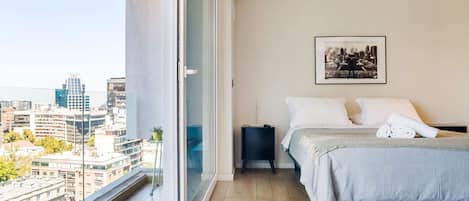 Desk, iron/ironing board, WiFi, bed sheets