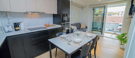 Refrigerador, microondas, horno, placa de cocina