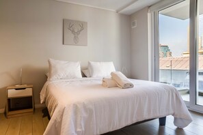 1 habitación, escritorio, tabla de planchar con plancha y wifi 