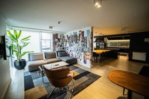 TV, offices - Close to everything in Providencia 2BR Apartment (Santiago)