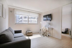 TV, offices - Close to everything in Providencia 2BR Apartment (Santiago)