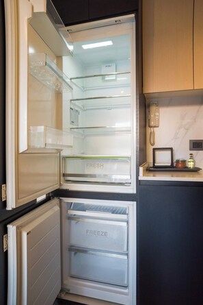 Unclassified image, 4 of 14, button