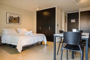 Desk, iron/ironing board, WiFi, bed sheets