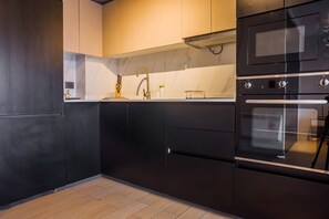 Unclassified image, 2 of 14, button