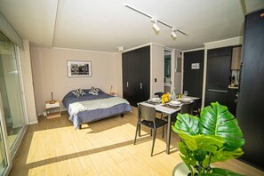 Desk, iron/ironing board, WiFi, bed sheets
