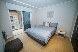 1 bedroom, desk, iron/ironing board, WiFi - Modern 1BR Flat | Prime Location Luxury Living (Santiago)