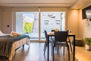 Desk, iron/ironing board, WiFi, bed sheets - Exclusive experience in the heart of the city (Santiago)