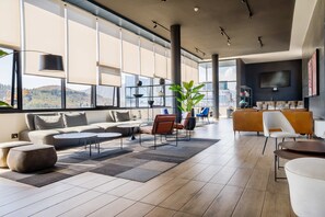 Interior - Upscale 2BR Flat: Views in Trendy Providencia (Santiago)