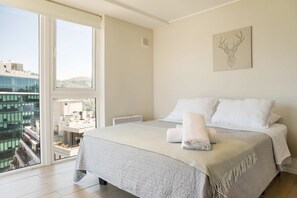 2 bedrooms, desk, iron/ironing board, WiFi