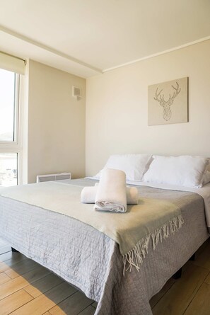 2 bedrooms, desk, iron/ironing board, WiFi - Chic 2BR Retreat with Stunning Panoramic Views (Santiago)