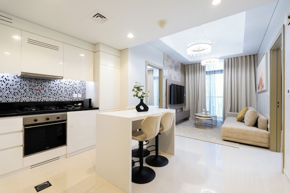 Deluxe Apartment, Balcony, City View | Private kitchen | Fridge, microwave, oven, stovetop