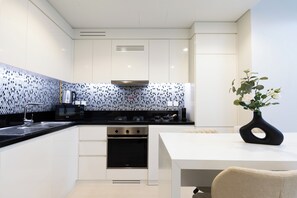 Deluxe-Apartment, Balkon, Stadtblick | Eigene Küche | Espressomaschine, Wasserkocher