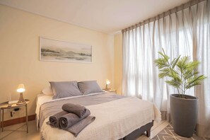 Iron/ironing board, WiFi, bed sheets - Studio in Las Condes: Pool, Gym & Prime Location! (Las Condes)