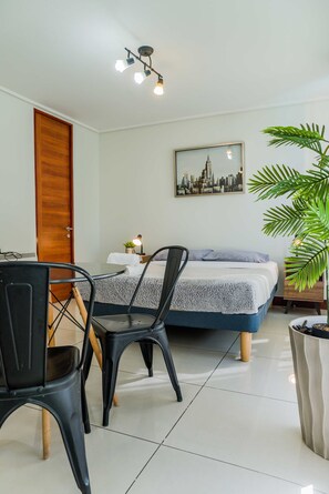Dining - Charming Studio in Las Condes with Pool | Ideal 2 (Las Condes)