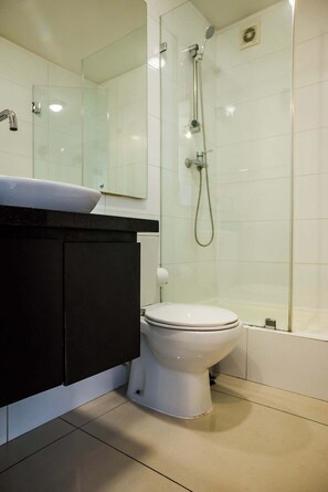 Dusche, Haartrockner, Handtücher
