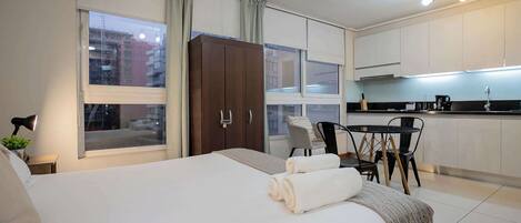 Iron/ironing board, WiFi, bed sheets