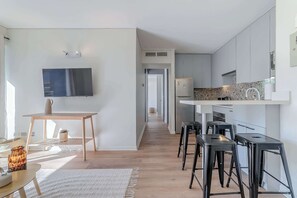 Fridge, microwave, oven, stovetop - Visit Vitacura for an Unforgettable Stay (Santiago)